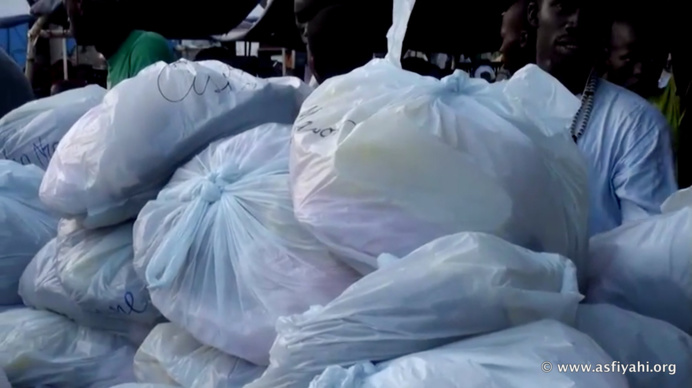 TABASKI 2016 - Demba Diop Sy habille plus de 1200 Talibés issus de 64 daaras de Tivaouane et ses environs (VIDEO ET PHOTOS) TABASKI 2016 - Demba Diop Sy habille plus de 1200 Talibés issus de 64 daaras de Tivaouane et ses environs (VIDEO ET PHOTOS)