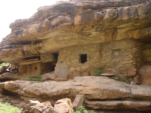 En bas de la falaise de Déguiméré (à 14 Km de Bandiagara) En bas de la falaise de Déguiméré (à 14 Km de Bandiagara)