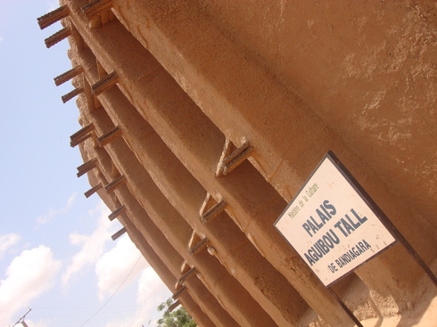 Palais Aguibou Tall, descendant de l'Almamy et dernier Roi de Bandiagara Palais Aguibou Tall, descendant de l'Almamy et dernier Roi de Bandiagara