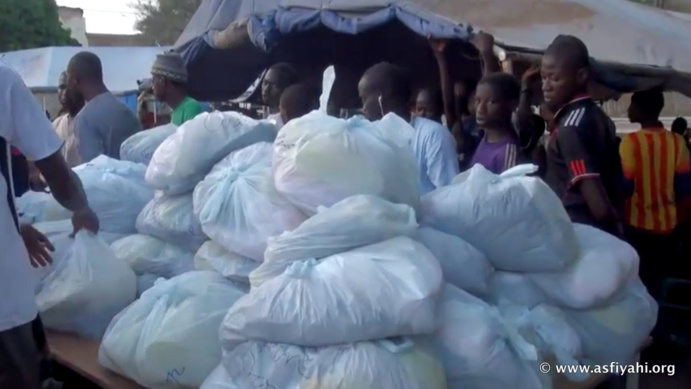 TABASKI 2016 - Demba Diop Sy habille plus de 1200 Talibés issus de 64 daaras de Tivaouane et ses environs (VIDEO ET PHOTOS)