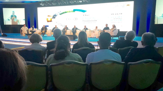 Tivaouane et Touba représentent le Sénégal au « Sommet des Consciences » de FEZ, organisé dans le cadre de la Conférence sur le climat, la cop22, prévue du 8 au 17 novembre 2016 à Marrakech. Tivaouane et Touba représentent le Sénégal au « Sommet des Consciences » de FEZ, organisé dans le cadre de la Conférence sur le climat, la cop22, prévue du 8 au 17 novembre 2016 à Marrakech.