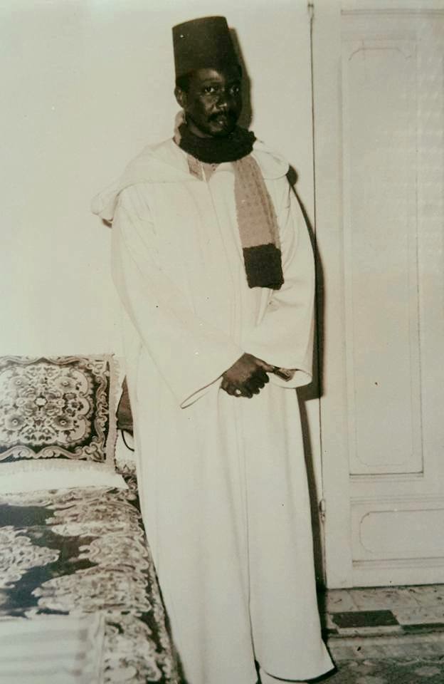 Essai de traduction de Tâhat Binûri Jamâlikal Aḥlâmu du Khalif Serigne Cheikh Ahmad Tijâne Sy Al Maktûm