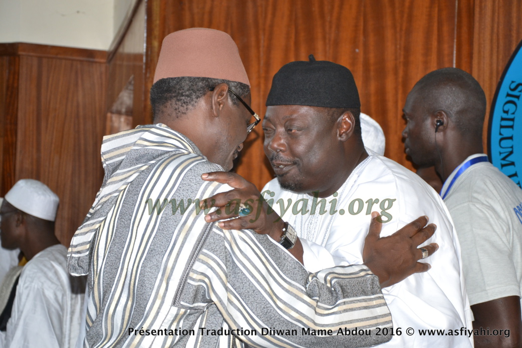 PHOTOS - les Images de la Ceremonie de Presentation du Diiwaan d'El Hadj Abdoul Aziz SY Dabakh (rta), traduit en français par le Pr Rawane Mbaye PHOTOS - les Images de la Ceremonie de Presentation du Diiwaan d'El Hadj Abdoul Aziz SY Dabakh (rta), traduit en français par le Pr Rawane Mbaye