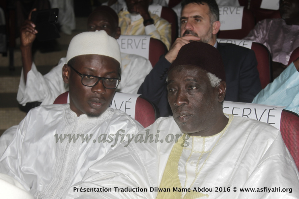 PHOTOS - les Images de la Ceremonie de Presentation du Diiwaan d'El Hadj Abdoul Aziz SY Dabakh (rta), traduit en français par le Pr Rawane Mbaye PHOTOS - les Images de la Ceremonie de Presentation du Diiwaan d'El Hadj Abdoul Aziz SY Dabakh (rta), traduit en français par le Pr Rawane Mbaye
