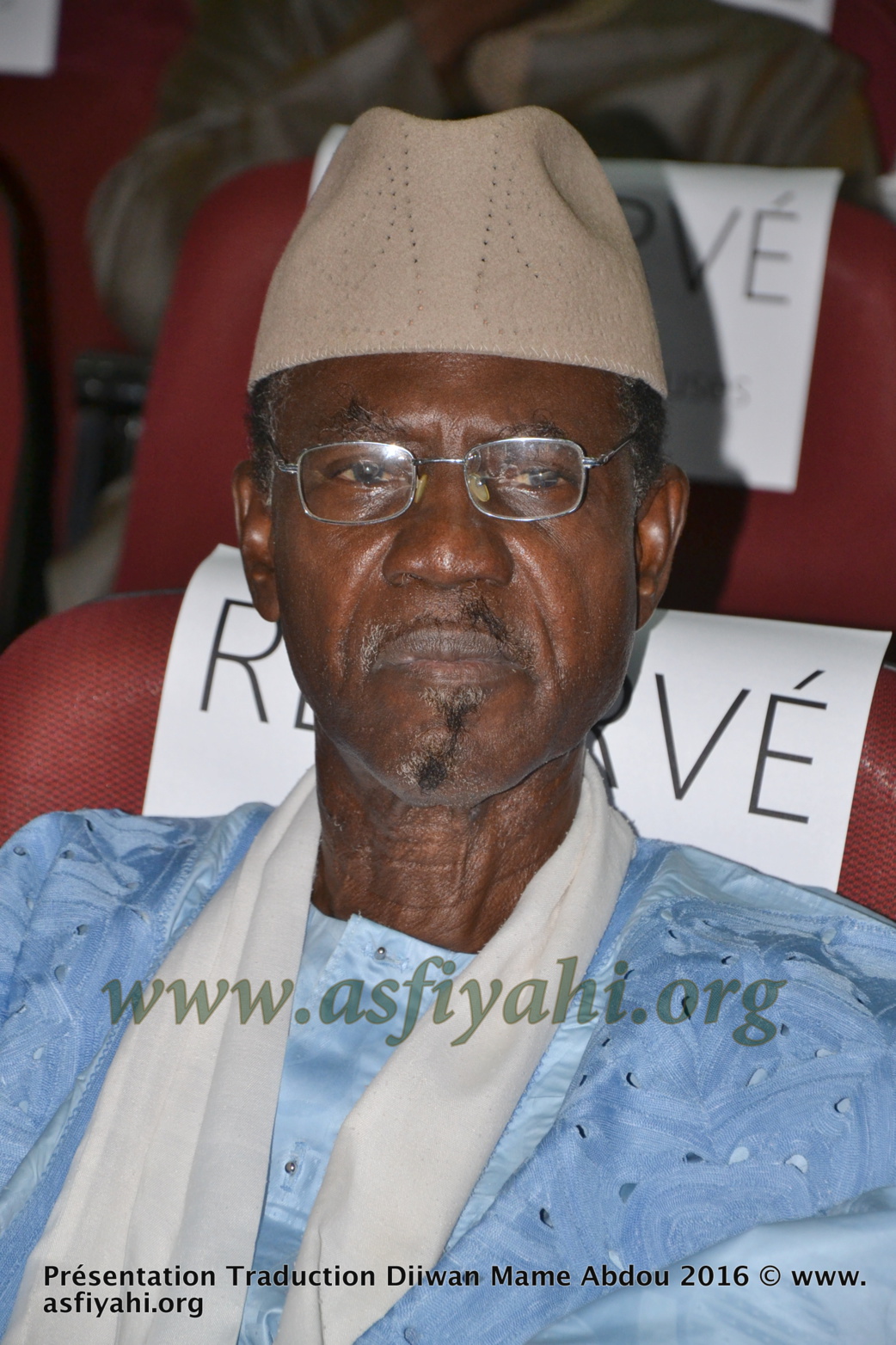 PHOTOS - les Images de la Ceremonie de Presentation du Diiwaan d'El Hadj Abdoul Aziz SY Dabakh (rta), traduit en français par le Pr Rawane Mbaye PHOTOS - les Images de la Ceremonie de Presentation du Diiwaan d'El Hadj Abdoul Aziz SY Dabakh (rta), traduit en français par le Pr Rawane Mbaye