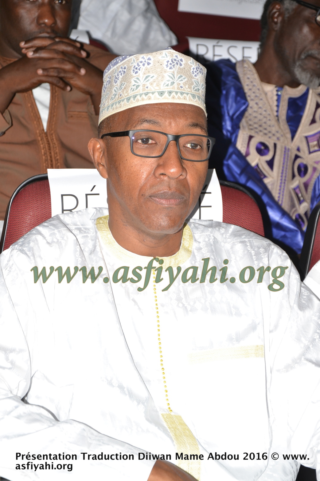 PHOTOS - les Images de la Ceremonie de Presentation du Diiwaan d'El Hadj Abdoul Aziz SY Dabakh (rta), traduit en français par le Pr Rawane Mbaye PHOTOS - les Images de la Ceremonie de Presentation du Diiwaan d'El Hadj Abdoul Aziz SY Dabakh (rta), traduit en français par le Pr Rawane Mbaye