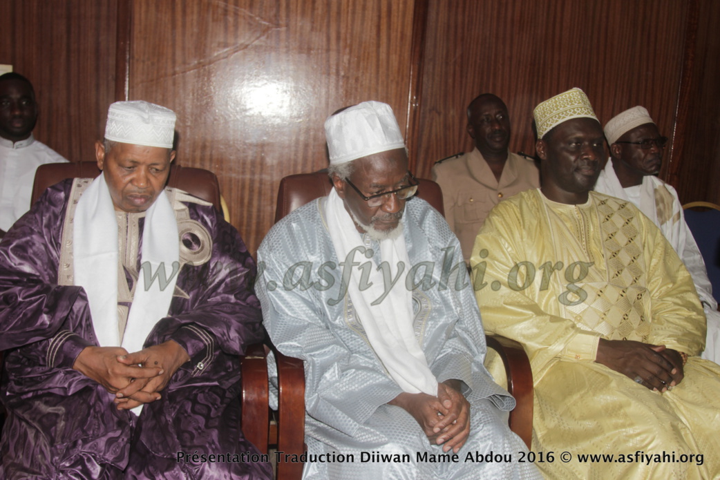 PHOTOS - les Images de la Ceremonie de Presentation du Diiwaan d'El Hadj Abdoul Aziz SY Dabakh (rta), traduit en français par le Pr Rawane Mbaye PHOTOS - les Images de la Ceremonie de Presentation du Diiwaan d'El Hadj Abdoul Aziz SY Dabakh (rta), traduit en français par le Pr Rawane Mbaye