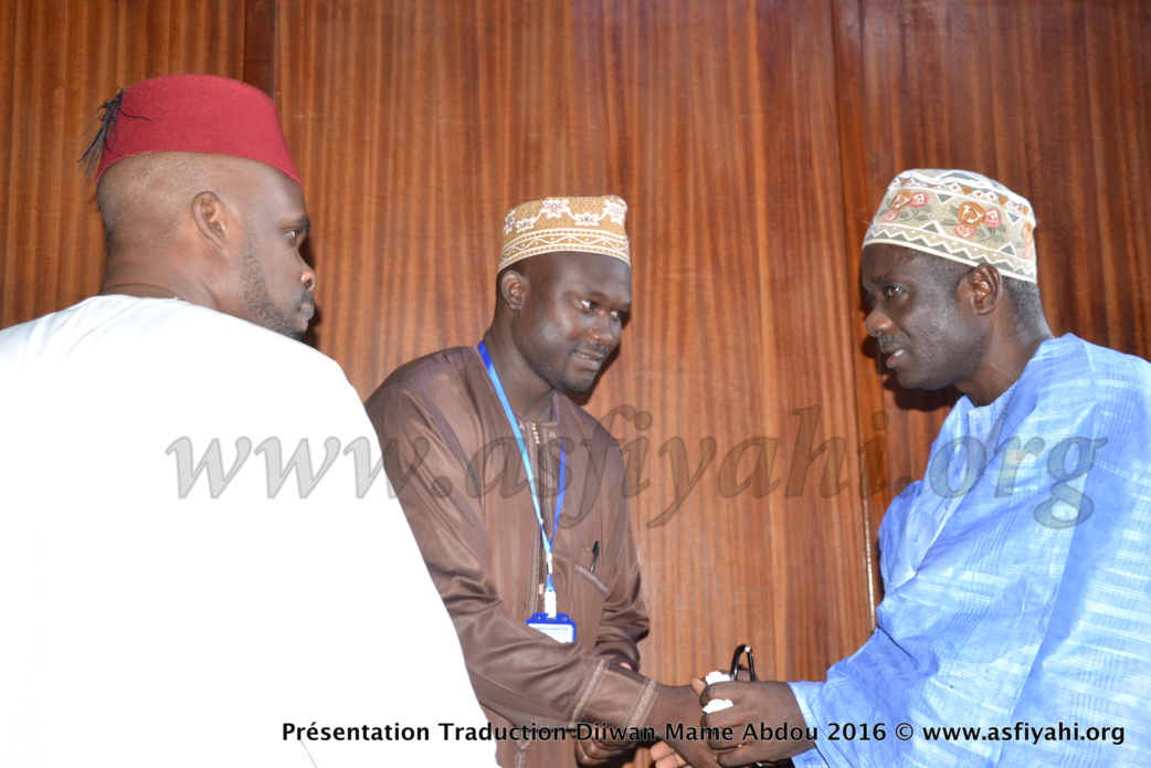 PHOTOS - les Images de la Ceremonie de Presentation du Diiwaan d'El Hadj Abdoul Aziz SY Dabakh (rta), traduit en français par le Pr Rawane Mbaye PHOTOS - les Images de la Ceremonie de Presentation du Diiwaan d'El Hadj Abdoul Aziz SY Dabakh (rta), traduit en français par le Pr Rawane Mbaye
