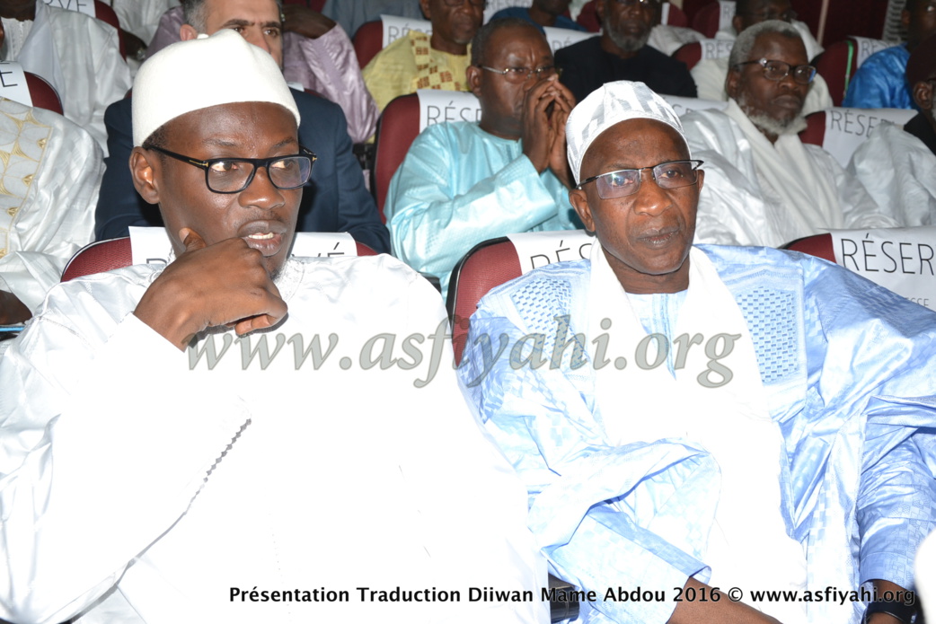 PHOTOS - les Images de la Ceremonie de Presentation du Diiwaan d'El Hadj Abdoul Aziz SY Dabakh (rta), traduit en français par le Pr Rawane Mbaye PHOTOS - les Images de la Ceremonie de Presentation du Diiwaan d'El Hadj Abdoul Aziz SY Dabakh (rta), traduit en français par le Pr Rawane Mbaye