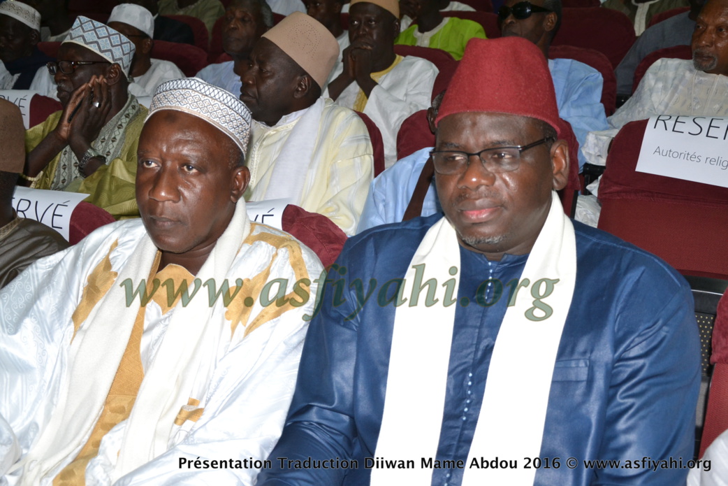PHOTOS - les Images de la Ceremonie de Presentation du Diiwaan d'El Hadj Abdoul Aziz SY Dabakh (rta), traduit en français par le Pr Rawane Mbaye PHOTOS - les Images de la Ceremonie de Presentation du Diiwaan d'El Hadj Abdoul Aziz SY Dabakh (rta), traduit en français par le Pr Rawane Mbaye