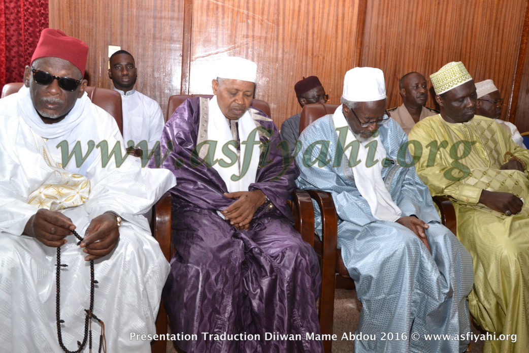 PHOTOS - les Images de la Ceremonie de Presentation du Diiwaan d'El Hadj Abdoul Aziz SY Dabakh (rta), traduit en français par le Pr Rawane Mbaye PHOTOS - les Images de la Ceremonie de Presentation du Diiwaan d'El Hadj Abdoul Aziz SY Dabakh (rta), traduit en français par le Pr Rawane Mbaye