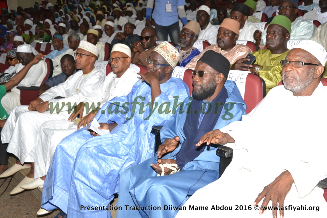 PHOTOS - les Images de la Ceremonie de Presentation du Diiwaan d'El Hadj Abdoul Aziz SY Dabakh (rta), traduit en français par le Pr Rawane Mbaye PHOTOS - les Images de la Ceremonie de Presentation du Diiwaan d'El Hadj Abdoul Aziz SY Dabakh (rta), traduit en français par le Pr Rawane Mbaye