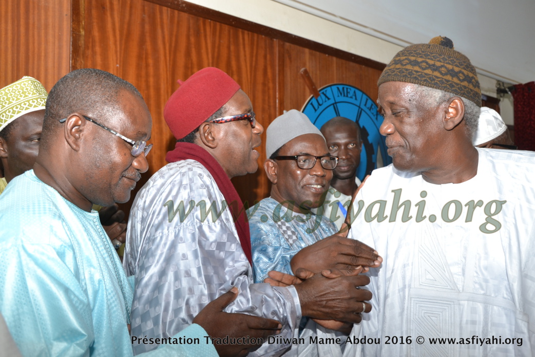 PHOTOS - les Images de la Ceremonie de Presentation du Diiwaan d'El Hadj Abdoul Aziz SY Dabakh (rta), traduit en français par le Pr Rawane Mbaye PHOTOS - les Images de la Ceremonie de Presentation du Diiwaan d'El Hadj Abdoul Aziz SY Dabakh (rta), traduit en français par le Pr Rawane Mbaye