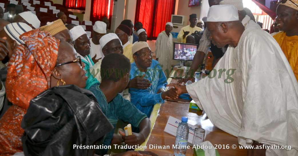 PHOTOS - les Images de la Ceremonie de Presentation du Diiwaan d'El Hadj Abdoul Aziz SY Dabakh (rta), traduit en français par le Pr Rawane Mbaye PHOTOS - les Images de la Ceremonie de Presentation du Diiwaan d'El Hadj Abdoul Aziz SY Dabakh (rta), traduit en français par le Pr Rawane Mbaye