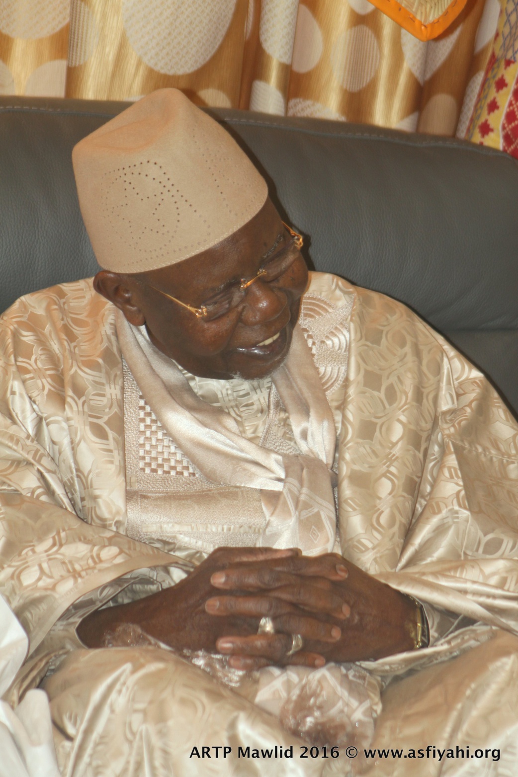 Gamou Tivaouane 2016 - L'ARTP renforce son dispositif et appuie les autorités religieuses : Le Directeur Abdou Karim Sall reçu par Serigne Abdoul Aziz Sy Al Amine Gamou Tivaouane 2016 - L'ARTP renforce son dispositif et appuie les autorités religieuses : Le Directeur Abdou Karim Sall reçu par Serigne Abdoul Aziz Sy Al Amine