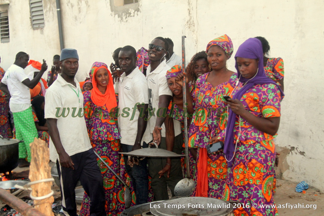 PHOTOS - Dispositif Sécuritaire et Médical, la Cuisine , les Ziarras , les Médias le commerce: Découvrez quelques  temps-forts du Gamou de Tivaouane 2016