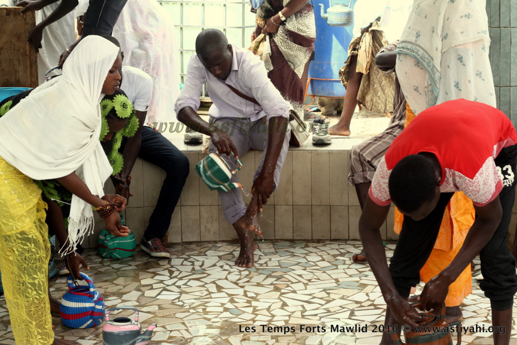 PHOTOS - Dispositif Sécuritaire et Médical, la Cuisine , les Ziarras , les Médias le commerce: Découvrez quelques  temps-forts du Gamou de Tivaouane 2016