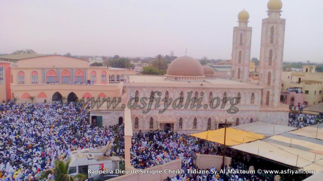 PHOTOS - RAPPEL À DIEU D'AL MAKTOUM: Plusieurs milliers de fidèles se recueillent
