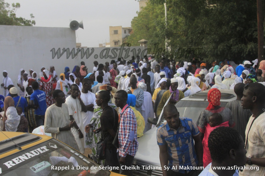 PHOTOS - RAPPEL À DIEU D'AL MAKTOUM: Plusieurs milliers de fidèles se recueillent