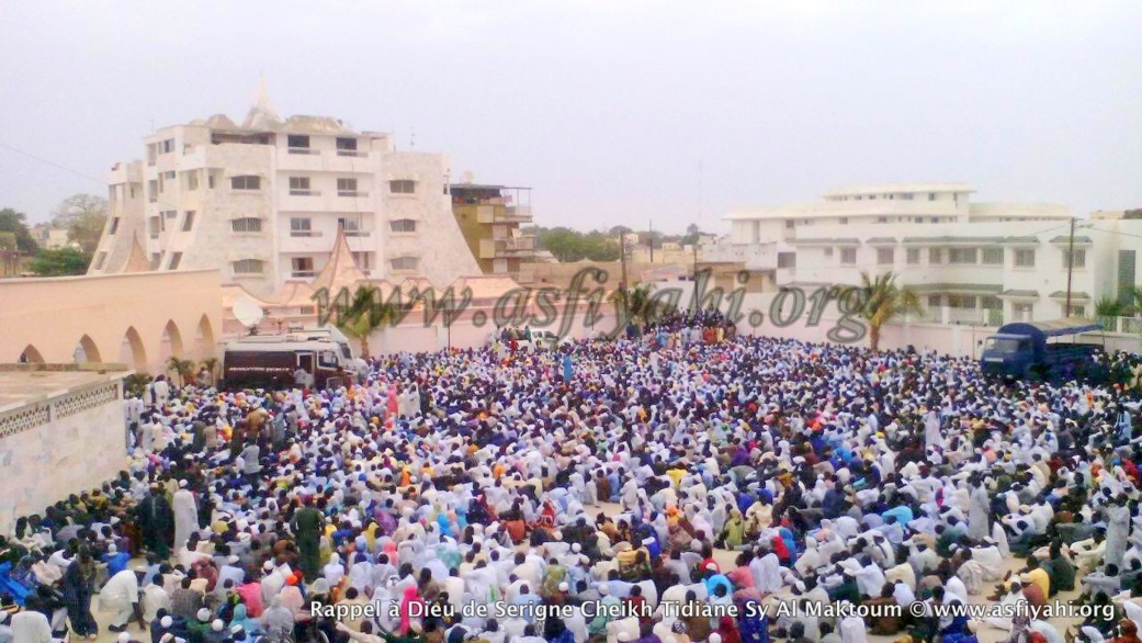 PHOTOS - RAPPEL À DIEU D'AL MAKTOUM: Plusieurs milliers de fidèles se recueillent