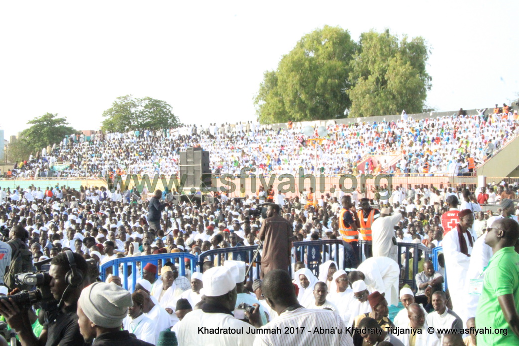 PHOTOS - Retour en Images sur la 5éme édition de la Hadratoul Djumah 2017, organisée au Stade Amadou Barry sous la direction de Serigne Abdoul Aziz Sy AL Amine  