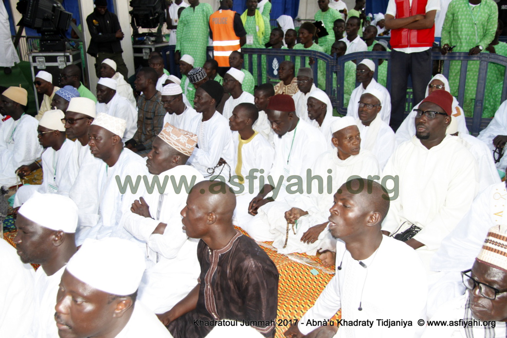 PHOTOS - Retour en Images sur la 5éme édition de la Hadratoul Djumah 2017, organisée au Stade Amadou Barry sous la direction de Serigne Abdoul Aziz Sy AL Amine PHOTOS - Retour en Images sur la 5éme édition de la Hadratoul Djumah 2017, organisée au Stade Amadou Barry sous la direction de Serigne Abdoul Aziz Sy AL Amine