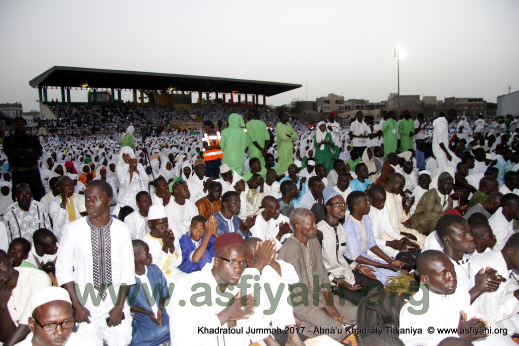 PHOTOS - Retour en Images sur la 5éme édition de la Hadratoul Djumah 2017, organisée au Stade Amadou Barry sous la direction de Serigne Abdoul Aziz Sy AL Amine PHOTOS - Retour en Images sur la 5éme édition de la Hadratoul Djumah 2017, organisée au Stade Amadou Barry sous la direction de Serigne Abdoul Aziz Sy AL Amine