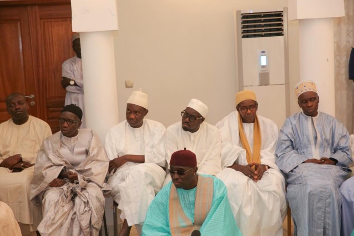PHOTOS - TIVAOUANE - Rappel à Dieu de Sokhna Fatsy Mansour - Macky Sall présente ses condoléances à la Famille SY PHOTOS - TIVAOUANE - Rappel à Dieu de Sokhna Fatsy Mansour - Macky Sall présente ses condoléances à la Famille SY