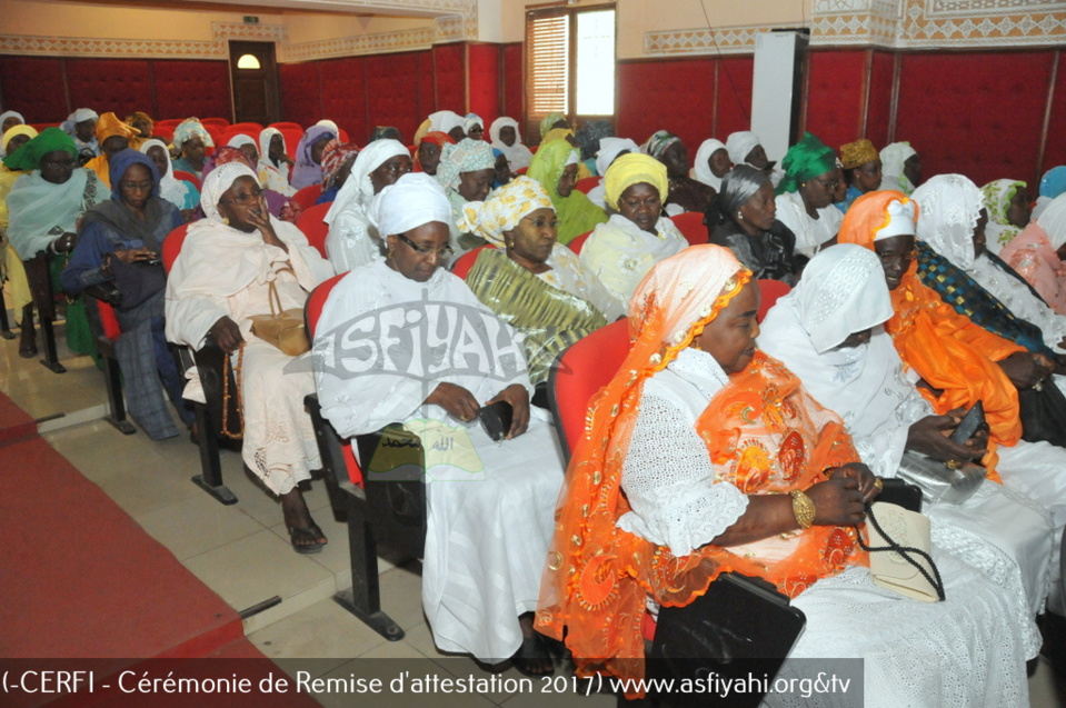 PHOTOS - Les Images de la cérémonie de remise officielle d’attestations aux participants aux séminaires de formation sur divers thèmes islamiques durant l’année académique 2017, organisée par le CERFI du Pr Rawane MBAYE
