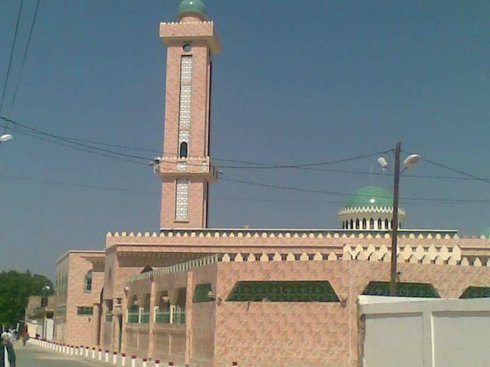 Vue extérieure de la Zawiya El Hadj Malick de Tivaouane Vue extérieure de la Zawiya El Hadj Malick de Tivaouane