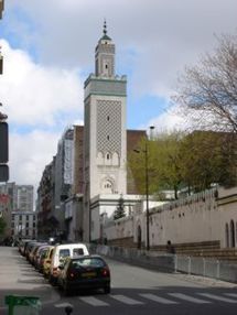 Construction de la Zawiya Seydi El Hadj Malick de Paris : Une Action concrète au Service de la Tidjaniya Construction de la Zawiya Seydi El Hadj Malick de Paris : Une Action concrète au Service de la Tidjaniya