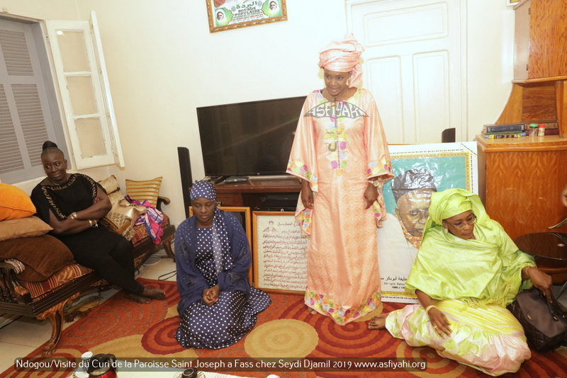 PHOTOS - Spécial Ndogou: Le Curé de la Paroisse Saint Joseph de Médina sise à Fass, chez Serigne Moustapha Sy Djamil