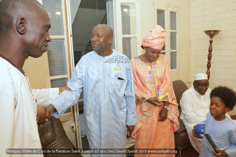 PHOTOS - Spécial Ndogou: Le Curé de la Paroisse Saint Joseph de Médina sise à Fass, chez Serigne Moustapha Sy Djamil