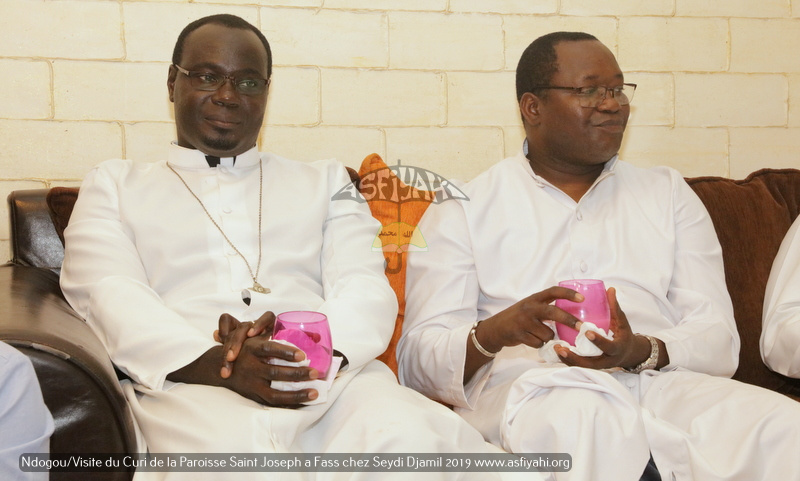 PHOTOS - Spécial Ndogou: Le Curé de la Paroisse Saint Joseph de Médina sise à Fass, chez Serigne Moustapha Sy Djamil