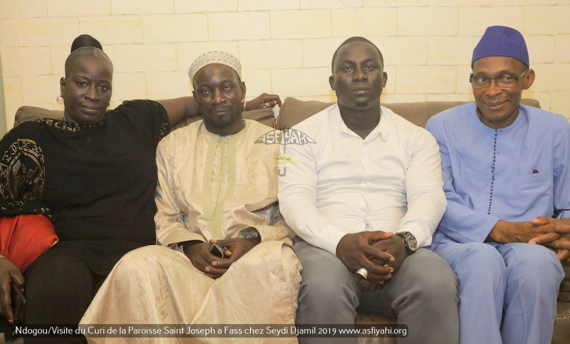 PHOTOS - Spécial Ndogou: Le Curé de la Paroisse Saint Joseph de Médina sise à Fass, chez Serigne Moustapha Sy Djamil