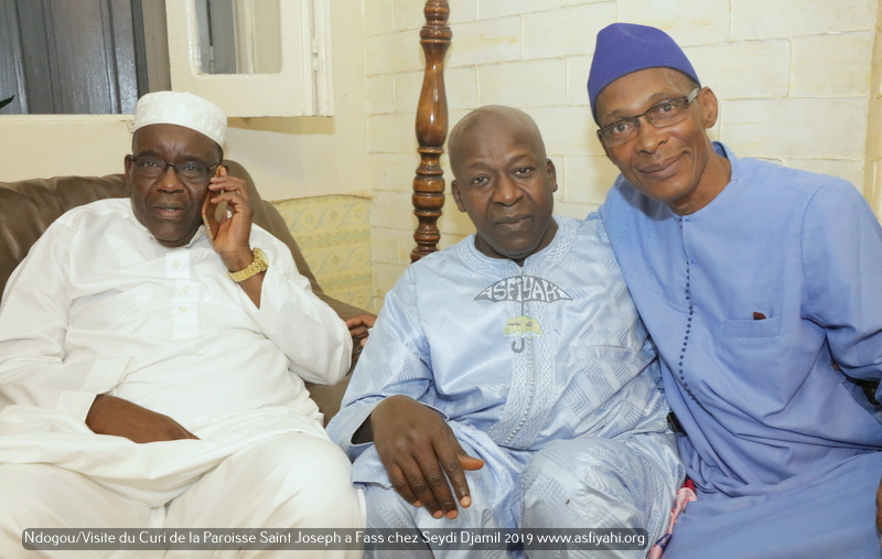 PHOTOS - Spécial Ndogou: Le Curé de la Paroisse Saint Joseph de Médina sise à Fass, chez Serigne Moustapha Sy Djamil