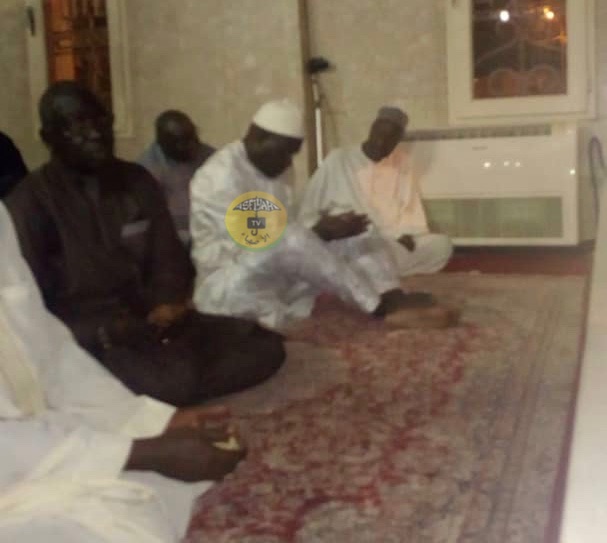 PHOTOS - A peine sorti de Prison: Khalifa Sall se rend nuitamment à Tivaouane se recueillir au mausolée de son homonyme Serigne Babacar Sy