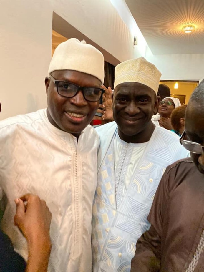 PHOTOS - A peine sorti de Prison: Khalifa Sall se rend nuitamment à Tivaouane se recueillir au mausolée de son homonyme Serigne Babacar Sy PHOTOS - A peine sorti de Prison: Khalifa Sall se rend nuitamment à Tivaouane se recueillir au mausolée de son homonyme Serigne Babacar Sy