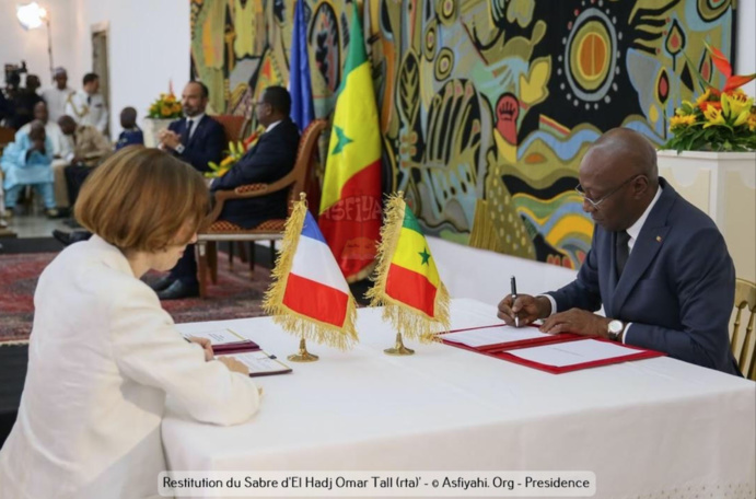 PHOTOS - Le sabre de l’Aigle d’Alwar d'ElHadj Oumar Tall (rta) restitué au Sénégal 