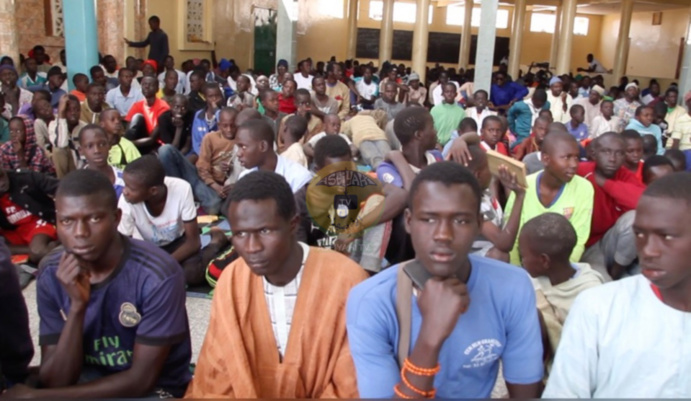 VIDEO REPORTAGE - CORONAVIRUS - Confinement du Daara de la Zawiya El Hadj Malick Sy - Matinée d’information et de sensibilisation VIDEO REPORTAGE - CORONAVIRUS - Confinement du Daara de la Zawiya El Hadj Malick Sy - Matinée d’information et de sensibilisation