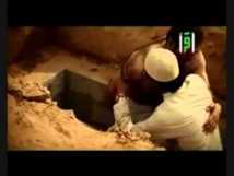 VIDEO : Un Cheikh reste 20 minutes dans une tombe pour vivre la réalité de la mort