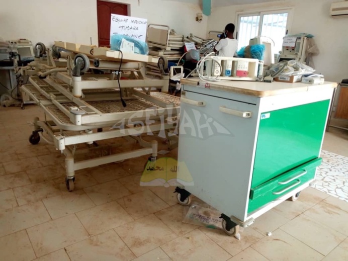 PHOTOS - DIAKSAO - SANTÉ PUBLIQUE: Important Don de la famille de Seydil Hadj Malick SY d'une valeur de 40 millions en matériel médical dont une ambulance médicalisée PHOTOS - DIAKSAO - SANTÉ PUBLIQUE: Important Don de la famille de Seydil Hadj Malick SY d'une valeur de 40 millions en matériel médical dont une ambulance médicalisée