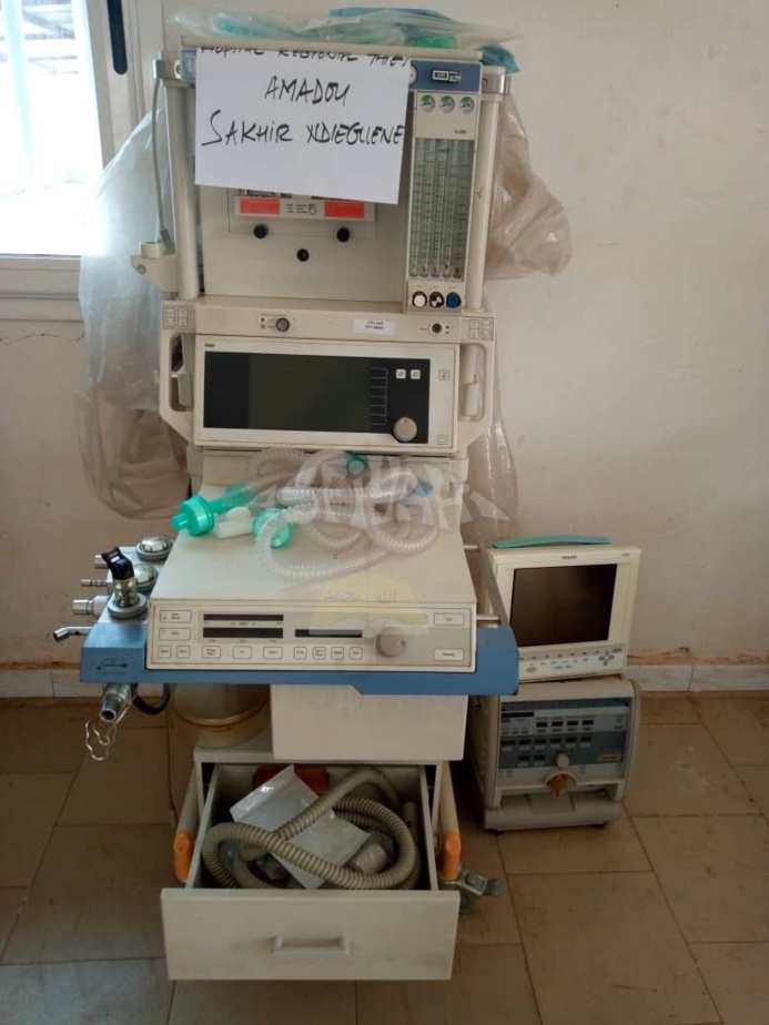 PHOTOS - DIAKSAO - SANTÉ PUBLIQUE: Important Don de la famille de Seydil Hadj Malick SY d'une valeur de 40 millions en matériel médical dont une ambulance médicalisée PHOTOS - DIAKSAO - SANTÉ PUBLIQUE: Important Don de la famille de Seydil Hadj Malick SY d'une valeur de 40 millions en matériel médical dont une ambulance médicalisée