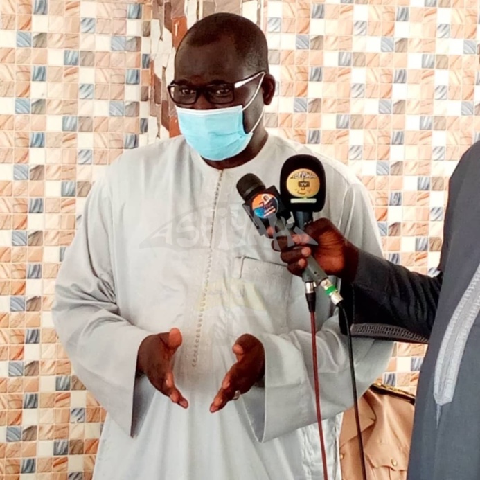 PHOTOS - DIAKSAO - SANTÉ PUBLIQUE: Important Don de la famille de Seydil Hadj Malick SY d'une valeur de 40 millions en matériel médical dont une ambulance médicalisée PHOTOS - DIAKSAO - SANTÉ PUBLIQUE: Important Don de la famille de Seydil Hadj Malick SY d'une valeur de 40 millions en matériel médical dont une ambulance médicalisée