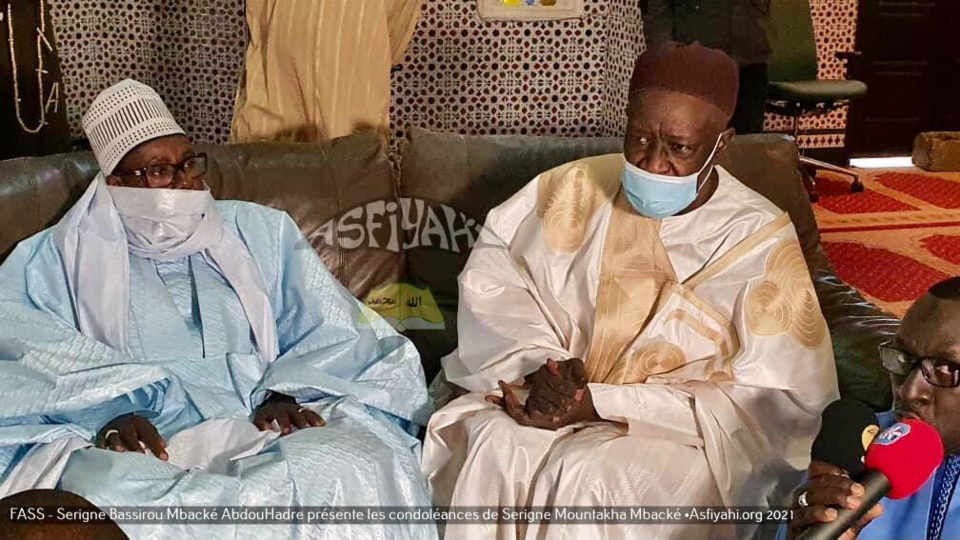 PHOTOS - FASS - Serigne Bassirou Mbacke Abdouhadre presente les condoléances de Serigne Mountakha Mbacké, Khalif General des Mourides