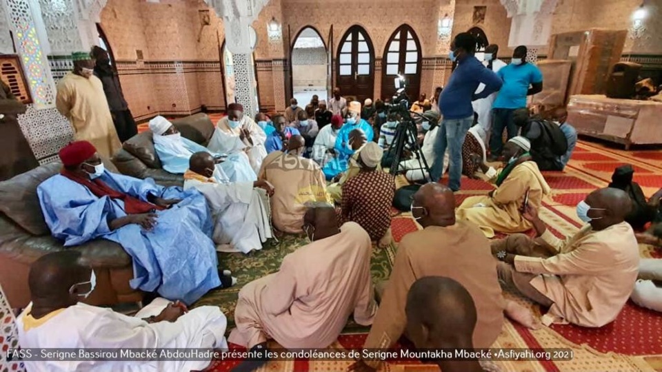 PHOTOS - FASS - Serigne Bassirou Mbacke Abdouhadre presente les condoléances de Serigne Mountakha Mbacké, Khalif General des Mourides