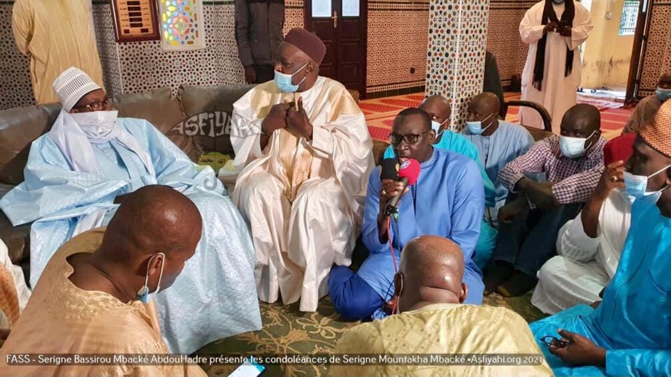 PHOTOS - FASS - Serigne Bassirou Mbacke Abdouhadre presente les condoléances de Serigne Mountakha Mbacké, Khalif General des Mourides