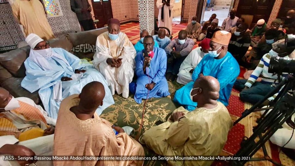 PHOTOS - FASS - Serigne Bassirou Mbacke Abdouhadre presente les condoléances de Serigne Mountakha Mbacké, Khalif General des Mourides