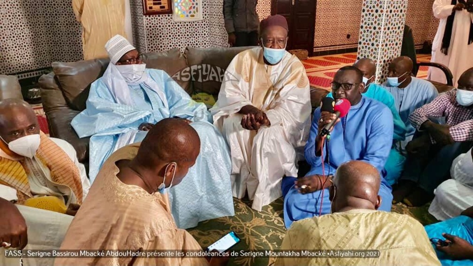 PHOTOS - FASS - Serigne Bassirou Mbacke Abdouhadre presente les condoléances de Serigne Mountakha Mbacké, Khalif General des Mourides