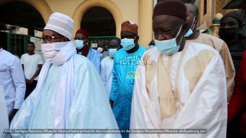 PHOTOS - FASS - Serigne Bassirou Mbacke Abdouhadre presente les condoléances de Serigne Mountakha Mbacké, Khalif General des Mourides